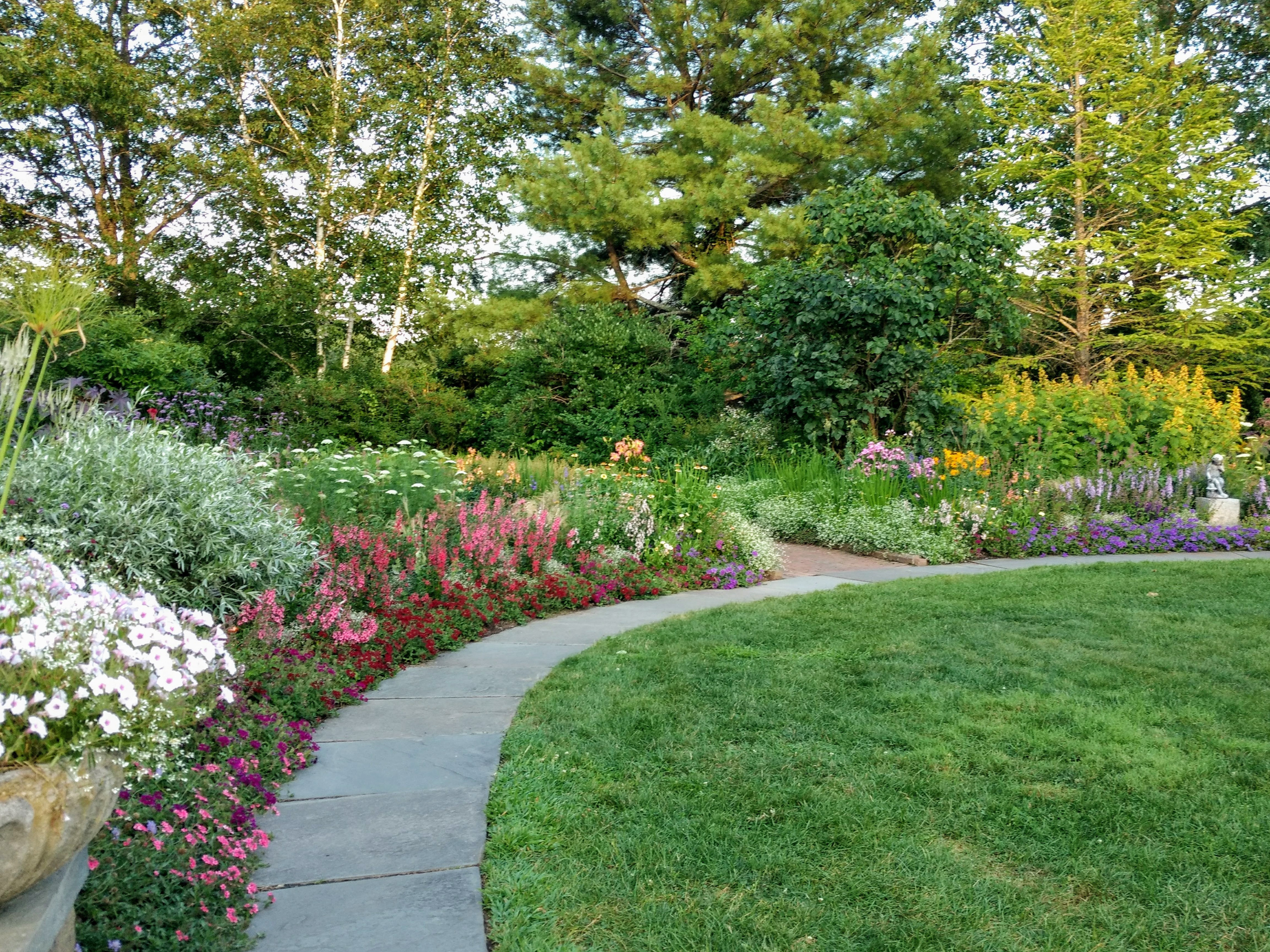 Благоустройство участка частного дома в Стерлитамаке и Республике Башкортостан